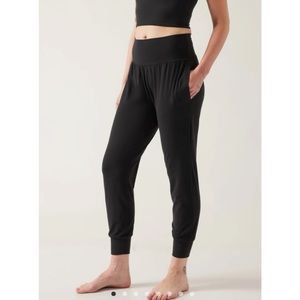 Athleta Salutation Jogger in Black